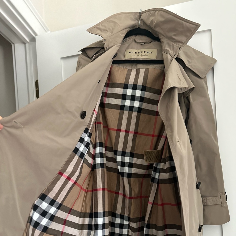 Burberry trench coat with hood and belt!